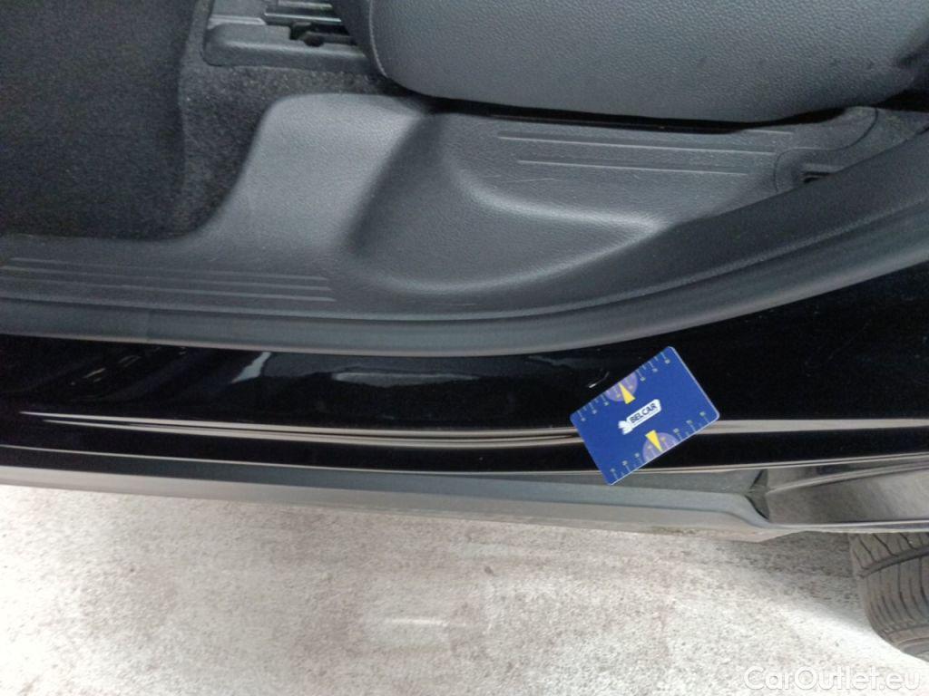 Mercedes  GLB Mercedes-Benz   180 d Business Solution 5d #51