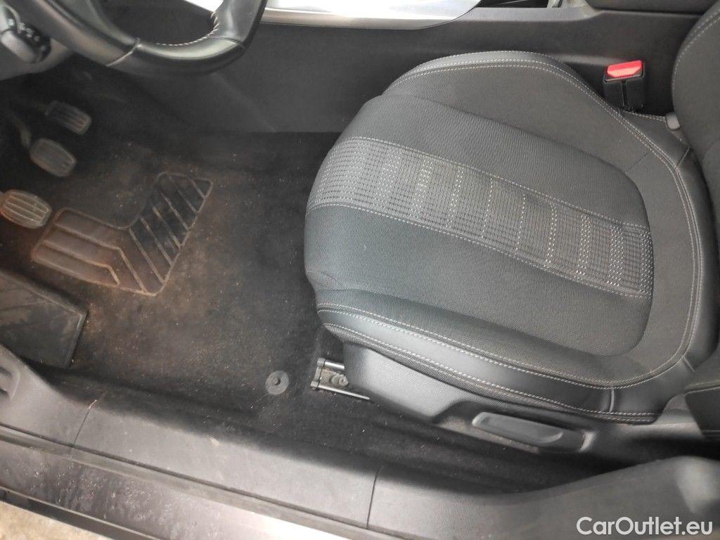 Peugeot  308 Peugeot  SW 1.5 BlueHDi 130 DPF S&S Allure 5d #78