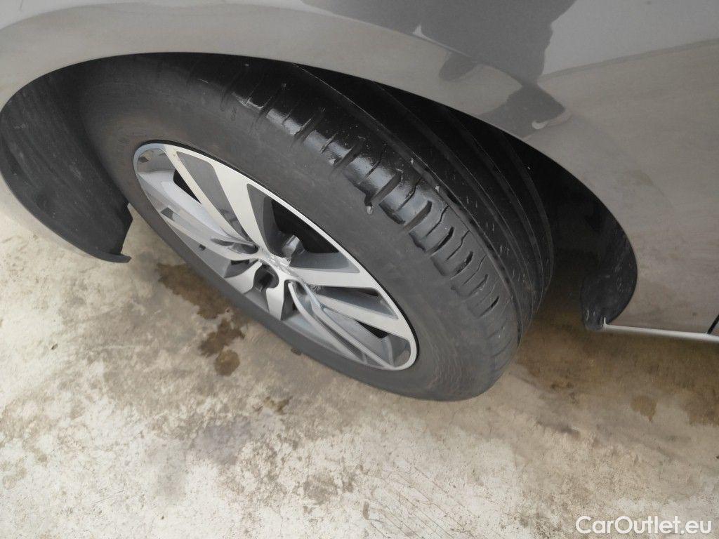 Peugeot  308 Peugeot  SW 1.5 BlueHDi 130 DPF S&S Allure 5d #17