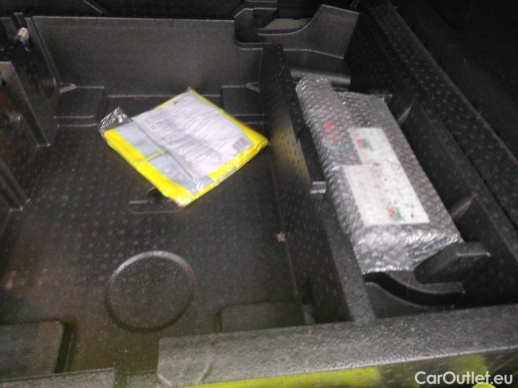 Peugeot  308 Peugeot  SW 1.5 BlueHDi 130 DPF S&S Allure 5d #16