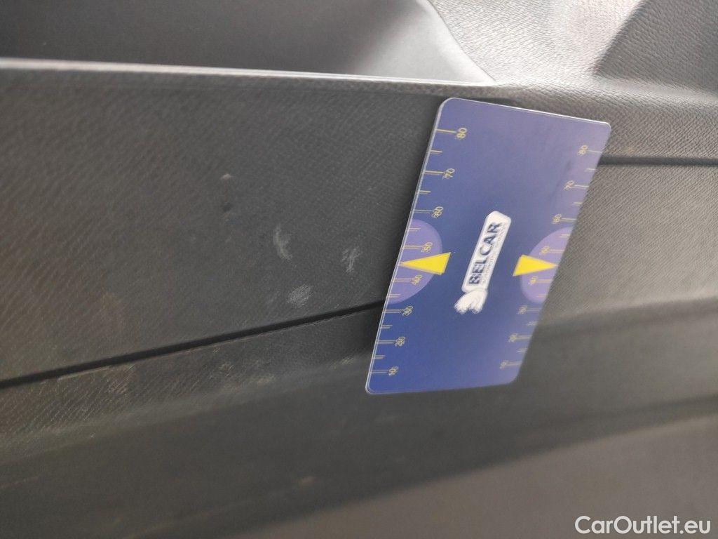 Peugeot  308 Peugeot  SW 1.5 BlueHDi 130 DPF S&S Allure 5d #72