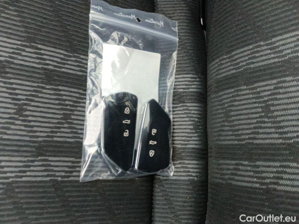 Volkswagen  Golf  VOLKSWAGEN VIII 1.5 eTSI 150 ACT R-Line DSG OPF (EU6AP) 5d #4