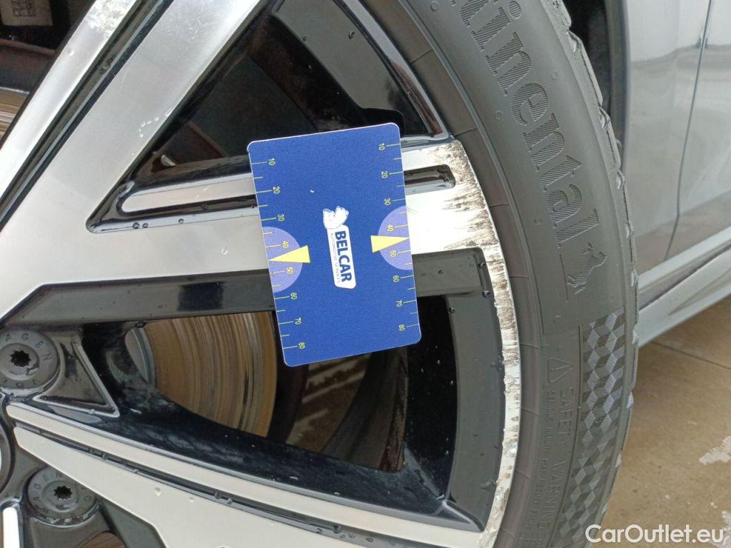 Volkswagen  Golf  VOLKSWAGEN VIII 1.5 eTSI 150 ACT R-Line DSG OPF (EU6AP) 5d #73