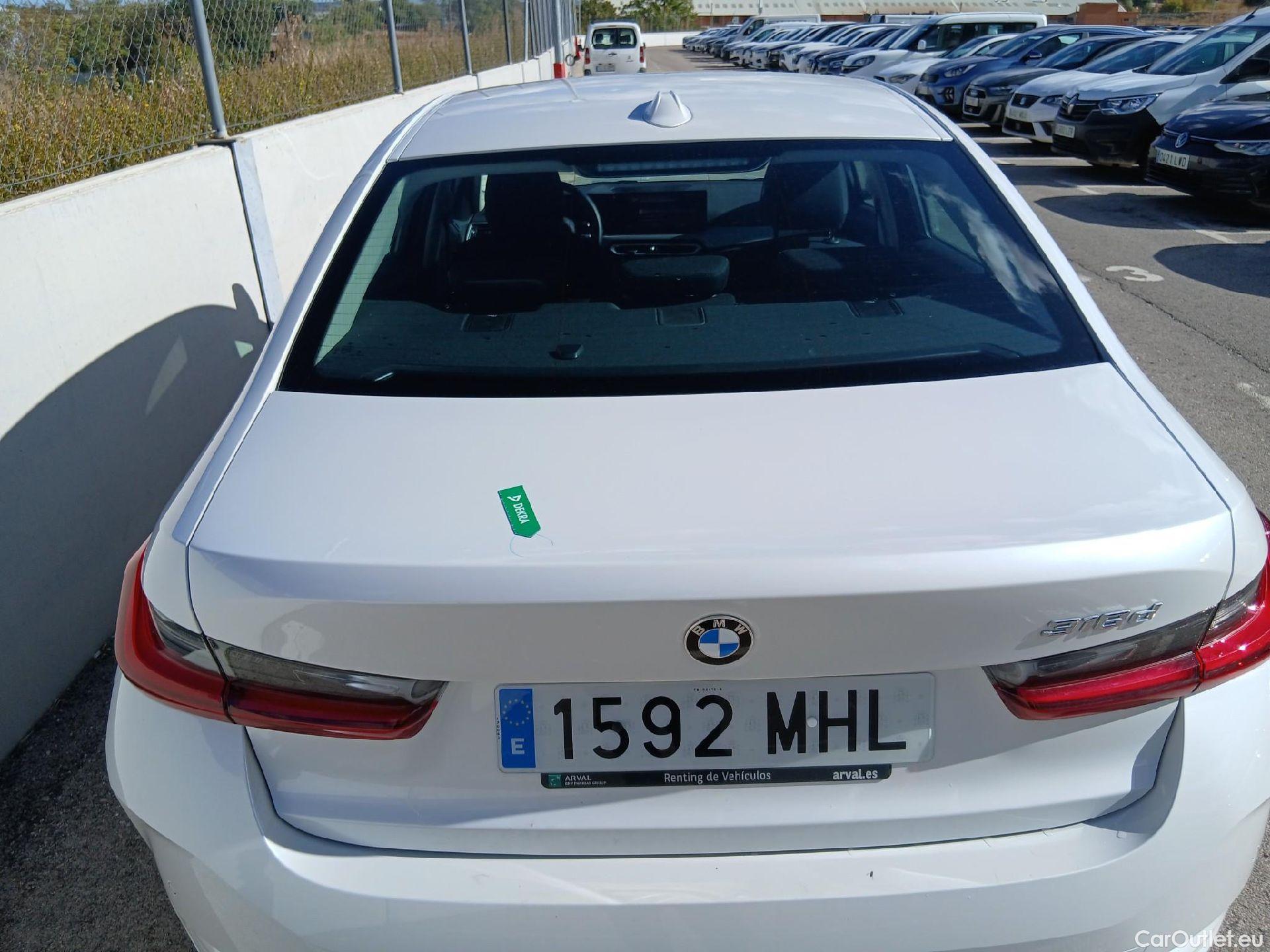 Land Rover  Discovery BMW Serie 3 / 2022 / 4P / sedán 318d Auto. #18