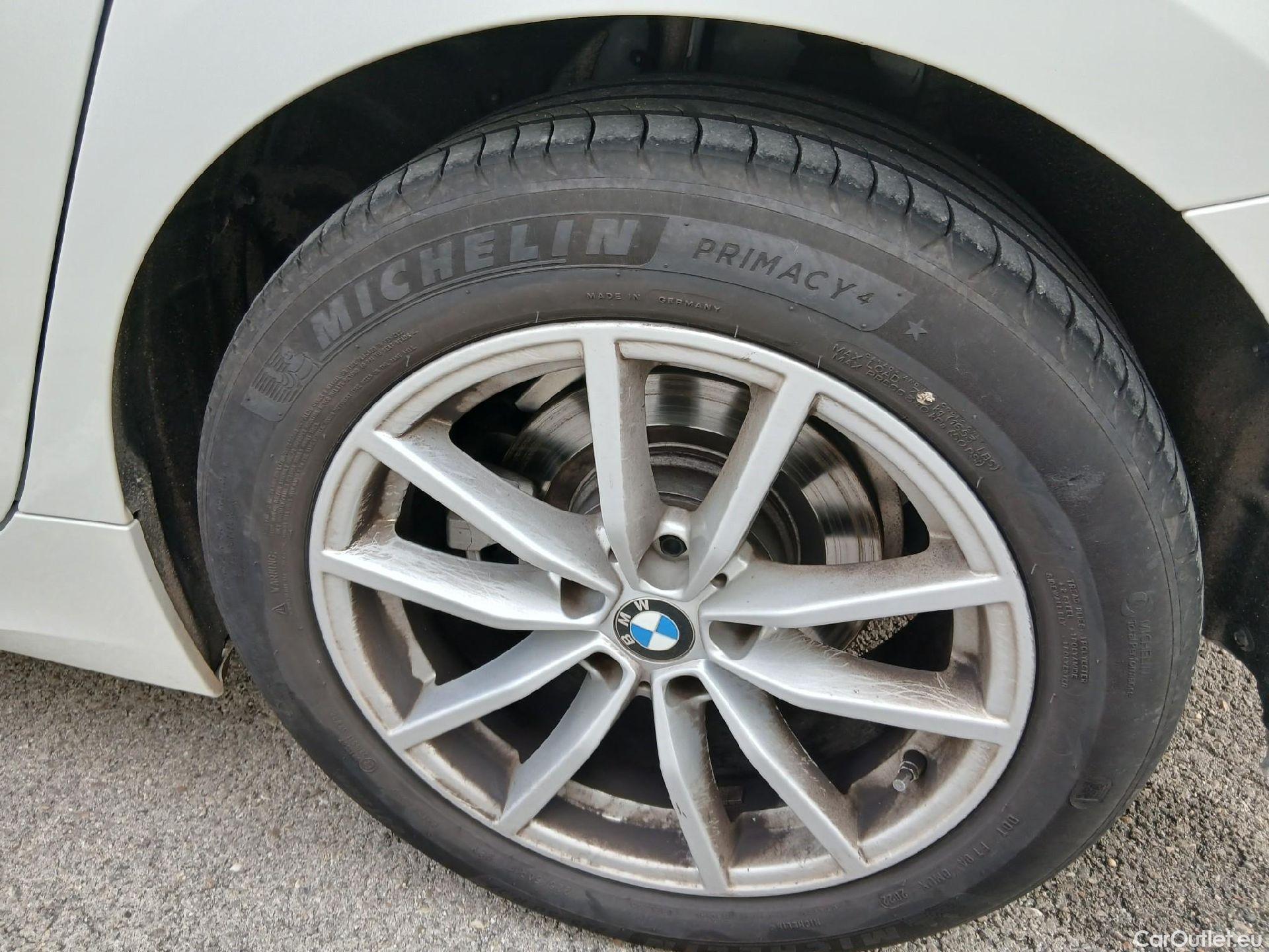 Land Rover  Discovery BMW Serie 3 / 2022 / 4P / sedán 318d Auto. #3