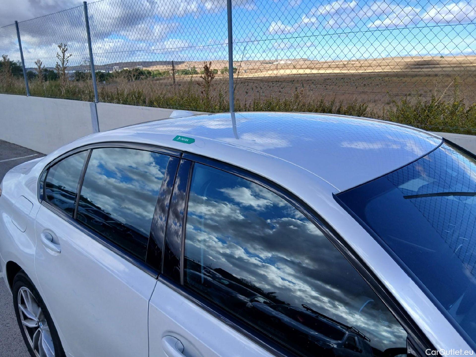 Land Rover  Discovery BMW Serie 3 / 2022 / 4P / sedán 318d Auto. #21