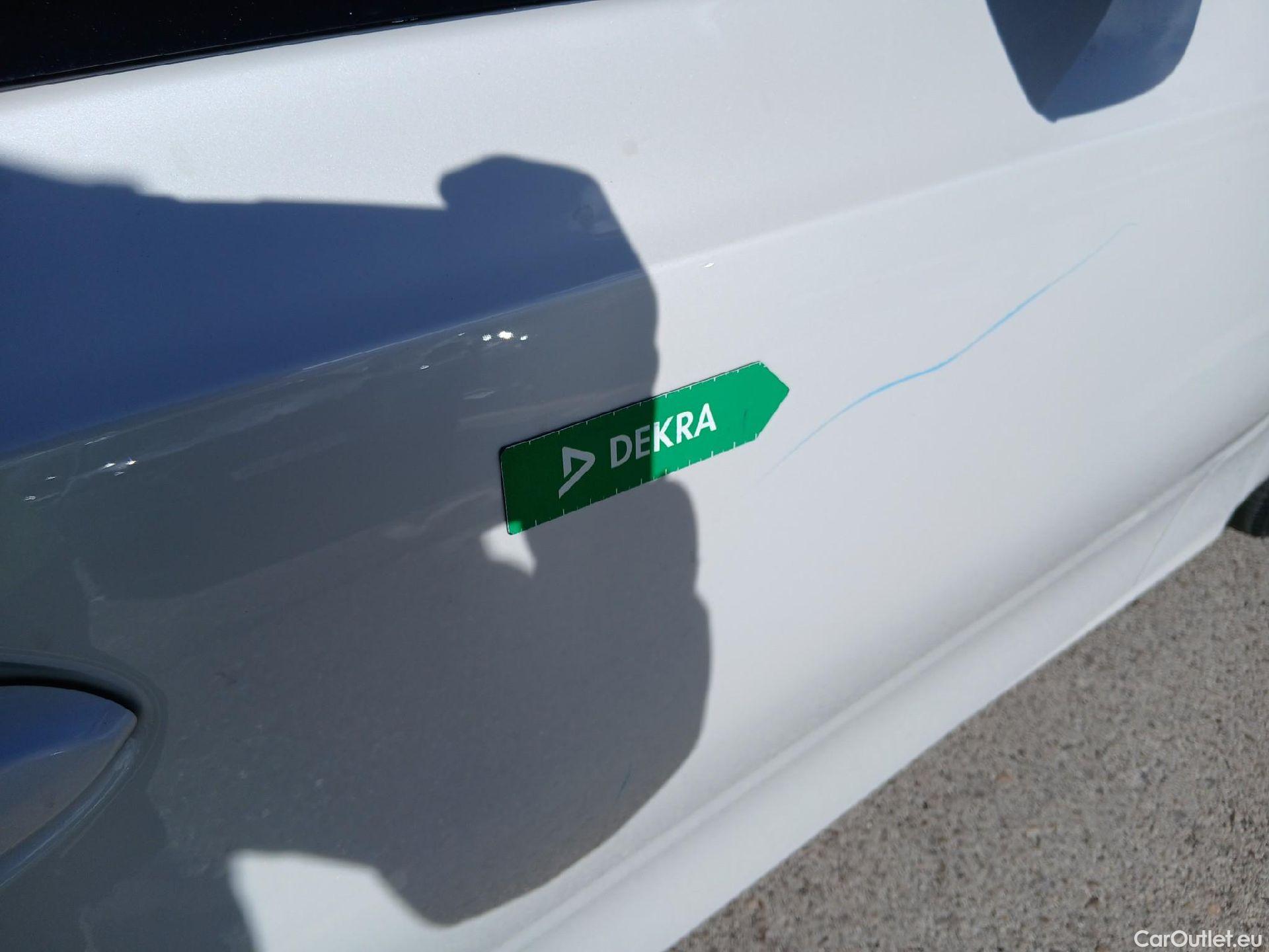 Land Rover  Discovery BMW Serie 3 / 2022 / 4P / sedán 318d Auto. #22