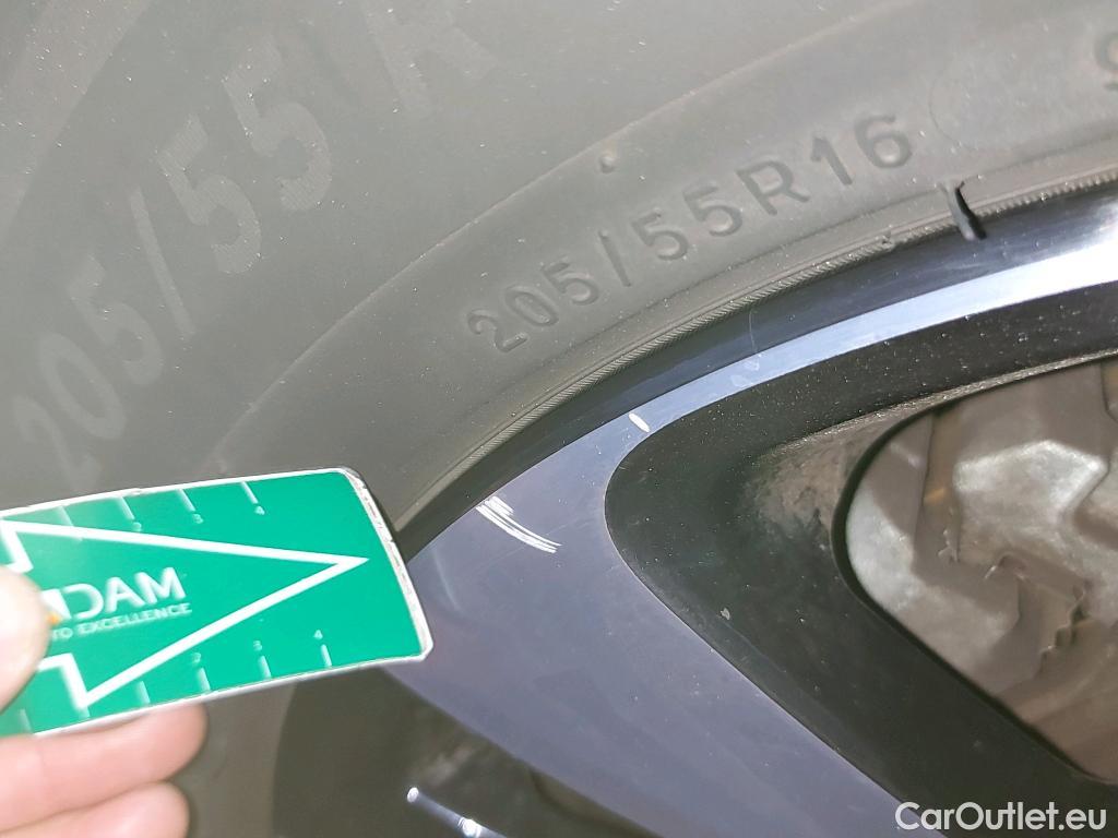  Citroen  C3 CITROEN  / 2016 / 5P / berlina con portón PureTech 60KW (83CV) FEEL #34