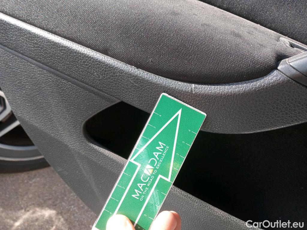  Volkswagen  Golf  VOLKSWAGEN 5p 7G berlina con portón Edition 1.6 TDI 110CV BMT #40