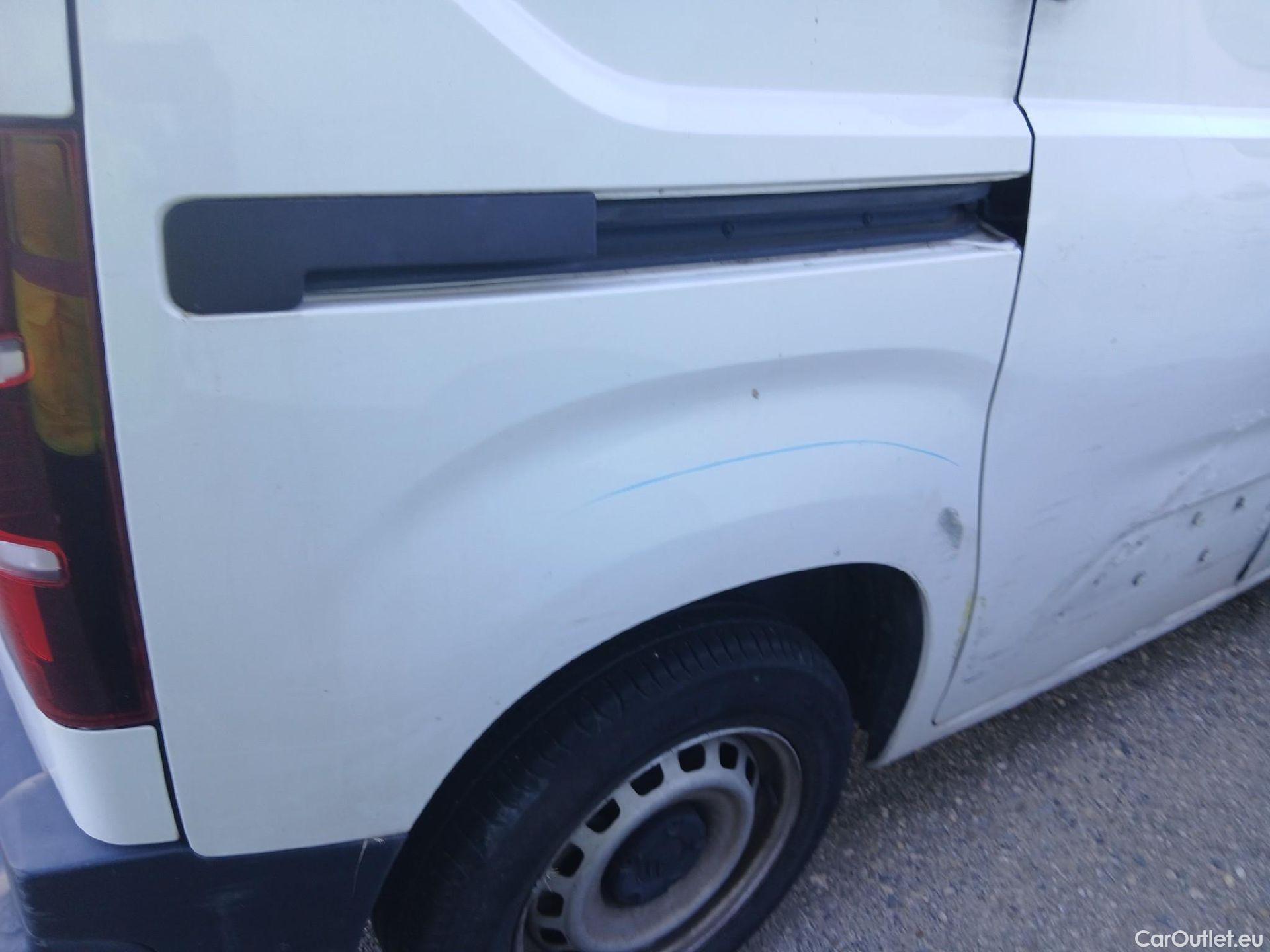  Citroen  Berlingo CITROEN  / 2018 / 3P / furgón derivado de turismo Talla M BlueHDi 100 CONTROL (AC) #40