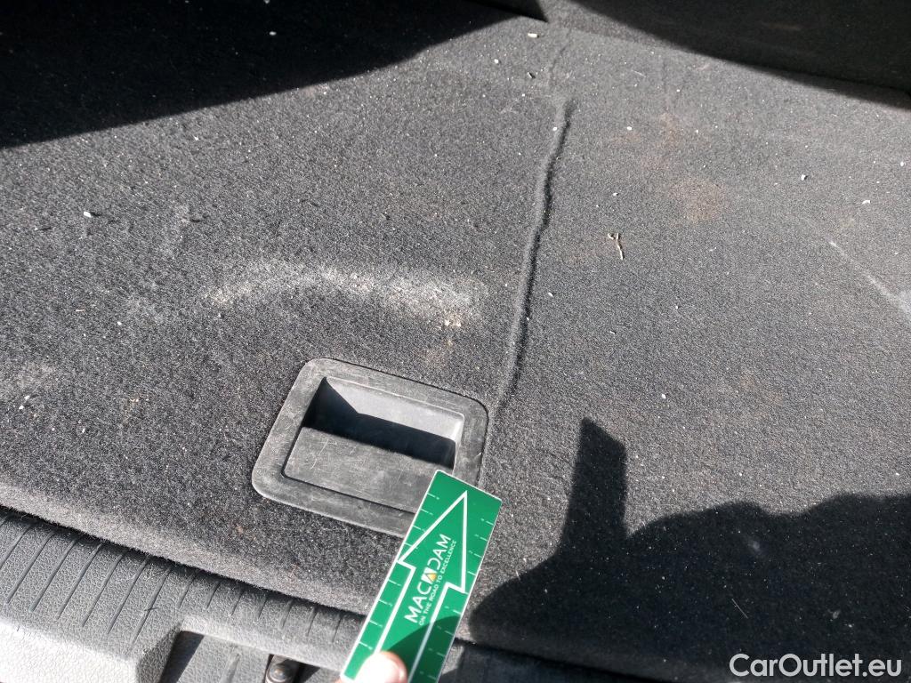  Volkswagen  Golf  VOLKSWAGEN 5p 7G berlina con portón Edition 1.6 TDI 110CV BMT #4