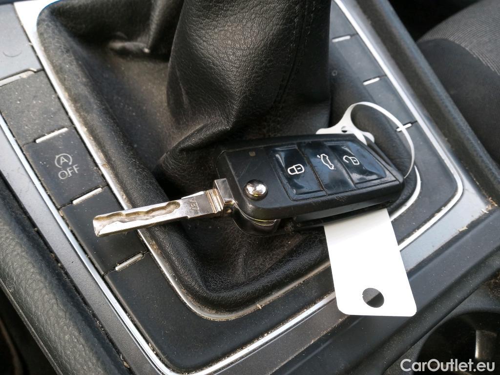  Volkswagen  Golf  VOLKSWAGEN 5p 7G berlina con portón Edition 1.6 TDI 110CV BMT #2