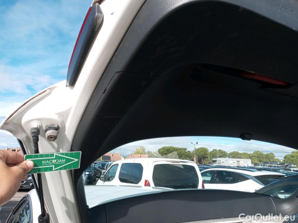  Volkswagen  Golf  VOLKSWAGEN 5p 7G berlina con portón Edition 1.6 TDI 110CV BMT #39