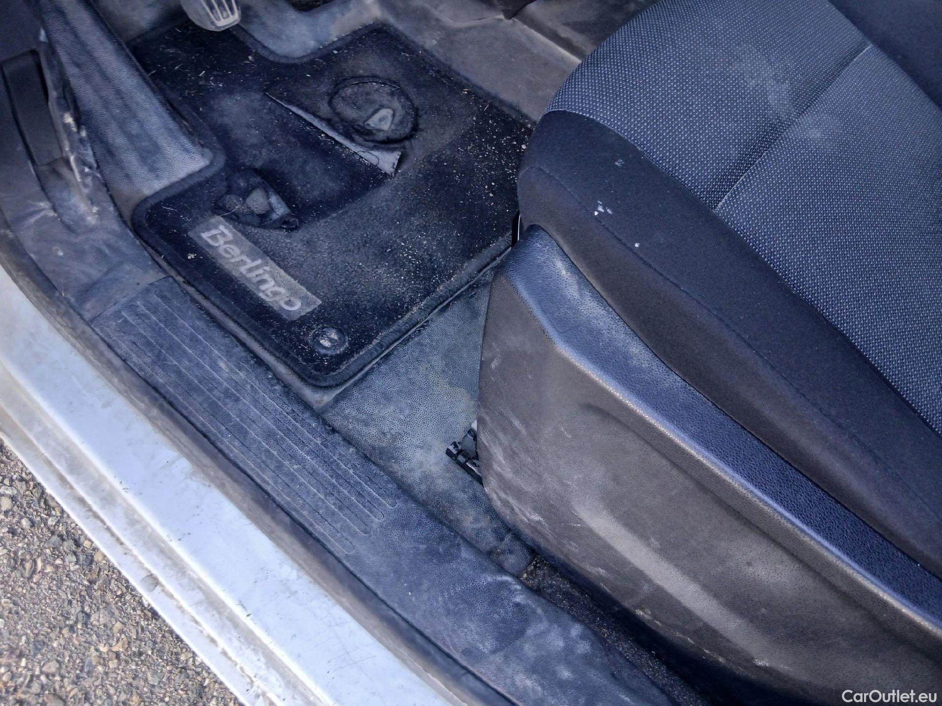  Citroen  Berlingo CITROEN  / 2018 / 3P / furgón derivado de turismo Talla M BlueHDi 100 CONTROL (AC) #3