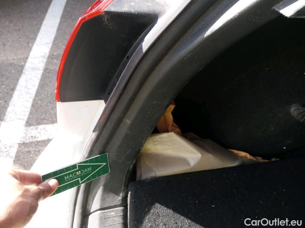  Volkswagen  Golf  VOLKSWAGEN 5p 7G berlina con portón Edition 1.6 TDI 110CV BMT #35