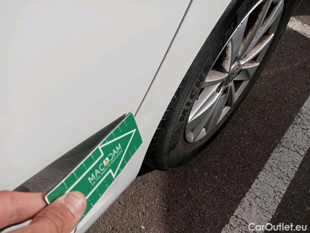  Volkswagen  Golf  VOLKSWAGEN 5p 7G berlina con portón Edition 1.6 TDI 110CV BMT #52