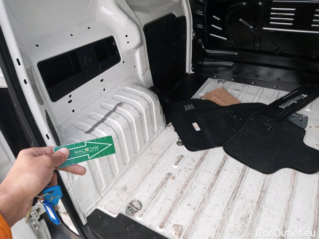  Fiat  Fiorino FIAT  / 2016 / 4P / furgón derivado de turismo Cargo SX N1 1.3 MJet 70 kW (95 CV) #7