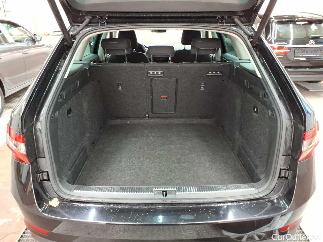 Skoda  Superb Combi 2.0 TDI DSG Ambition Automatic Diesel  18 #5