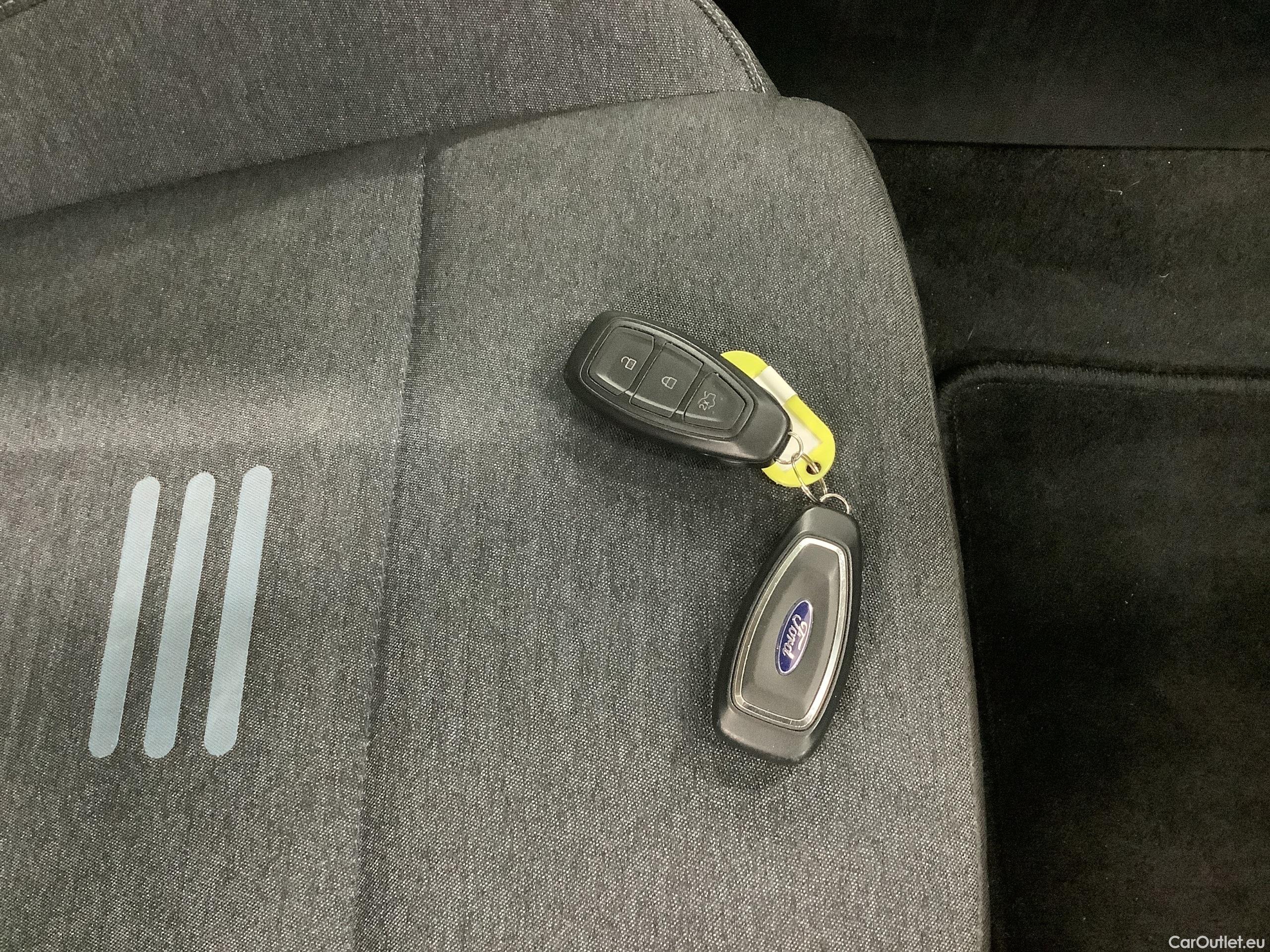 Ford  Focus Turnier 1.5 EcoBlue Start-Stopp-System Aut. ACTIVE Automatic Diesel  19 #29