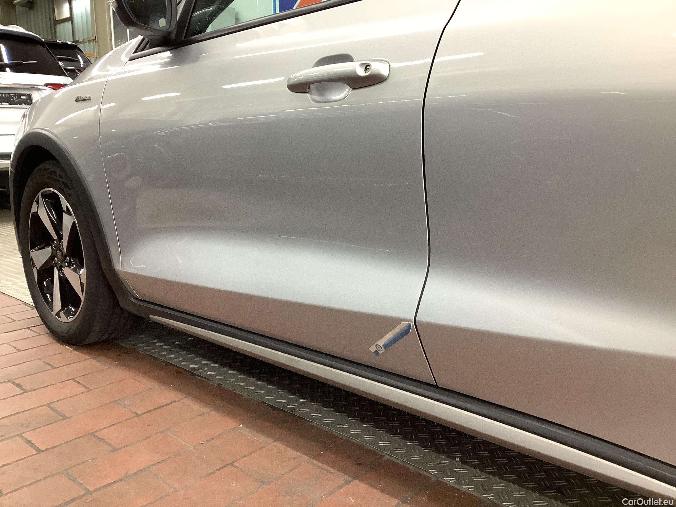 Ford  Focus Turnier 1.5 EcoBlue Start-Stopp-System Aut. ACTIVE Automatic Diesel  19 #32