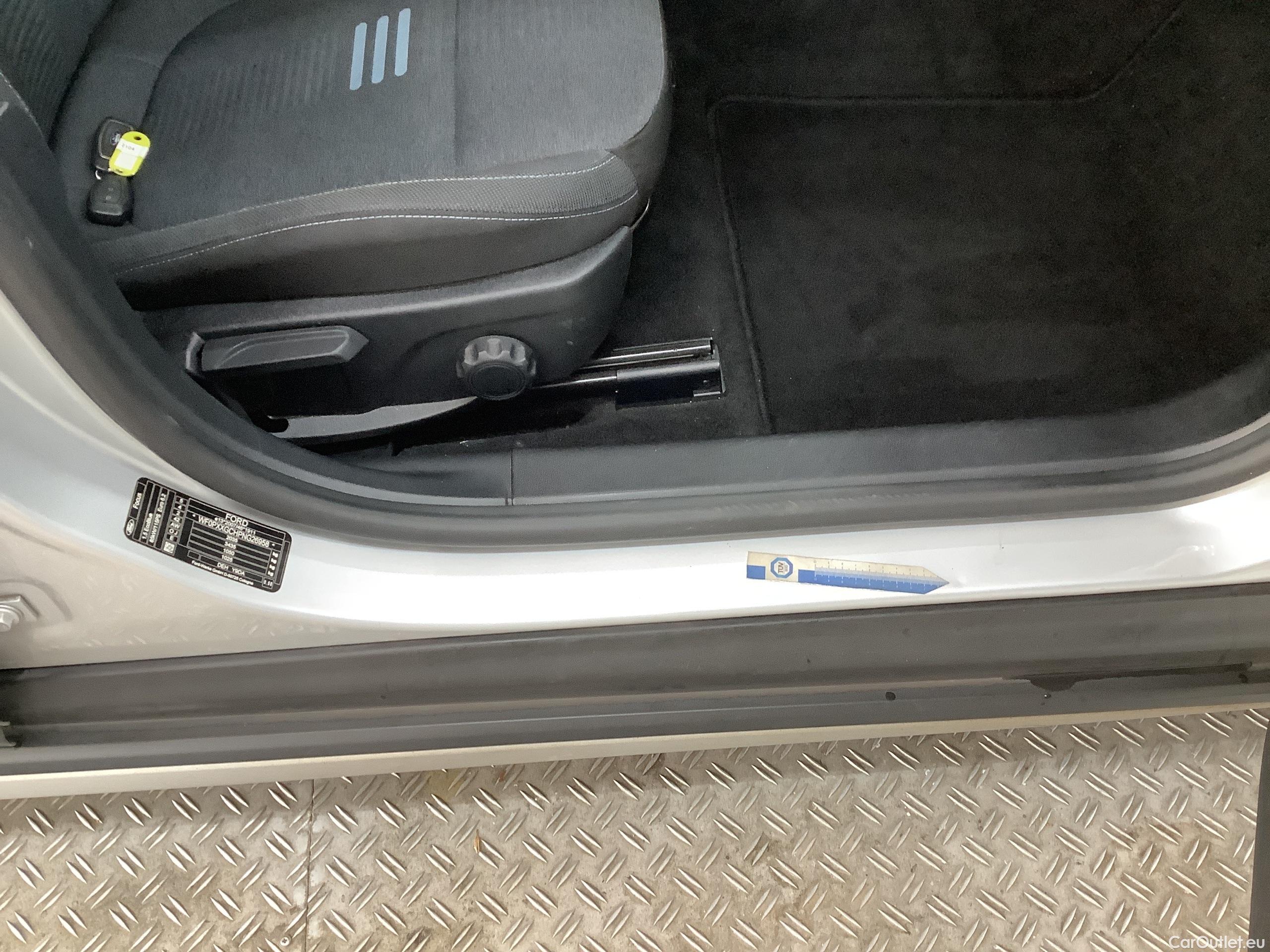 Ford  Focus Turnier 1.5 EcoBlue Start-Stopp-System Aut. ACTIVE Automatic Diesel  19 #39