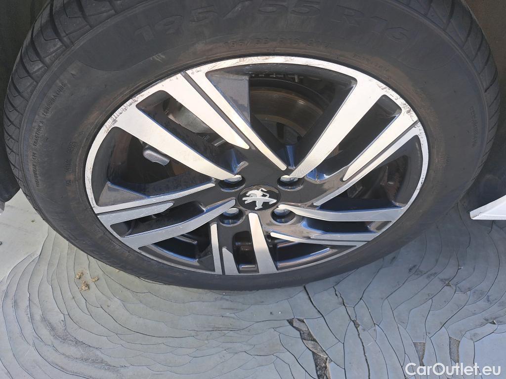  Peugeot  208 PEUGEOT  / 2019 / 5P / berlina con portón PureTech 73kW (100CV) Allure #10