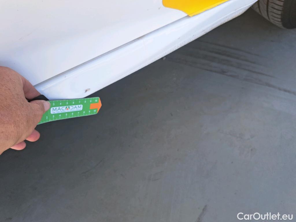  Peugeot  208 PEUGEOT  / 2019 / 5P / berlina con portón PureTech 73kW (100CV) Allure #22