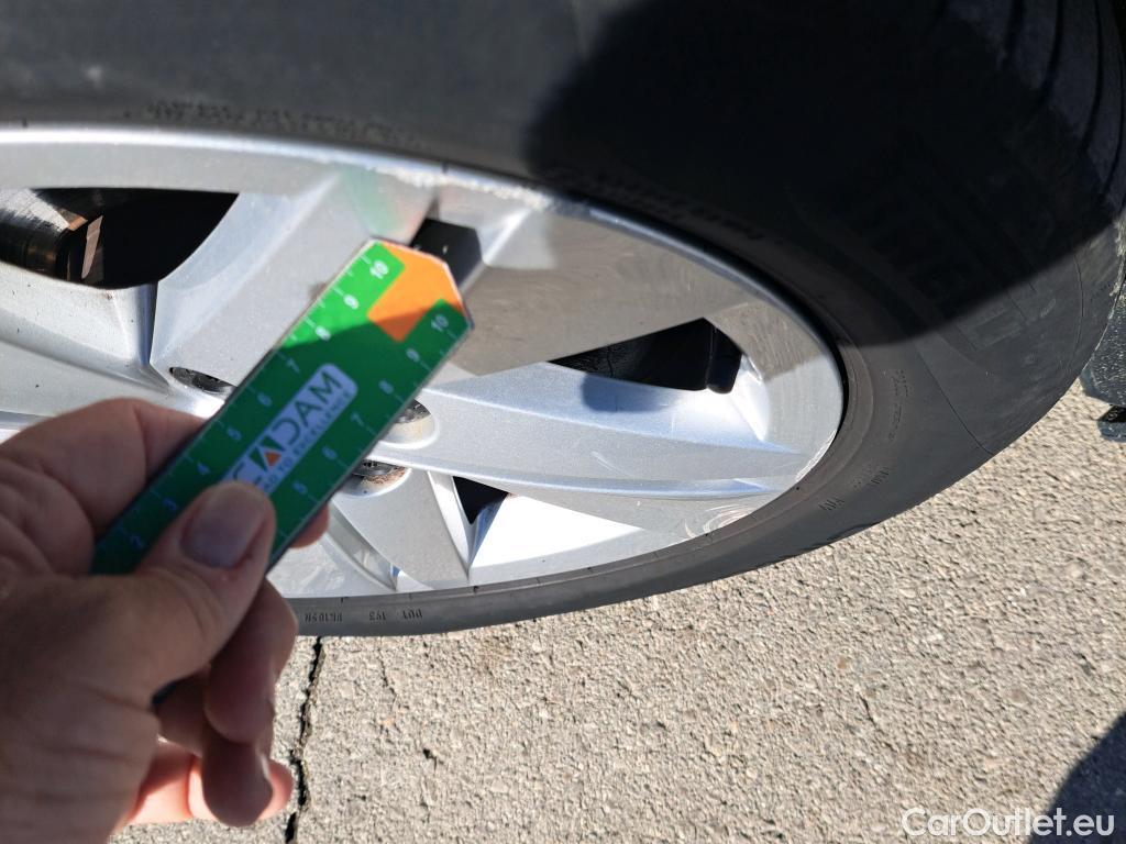 Volkswagen  Golf  VIII Lim. Life 2.0 TDI 115CV MT6 E6dT #21