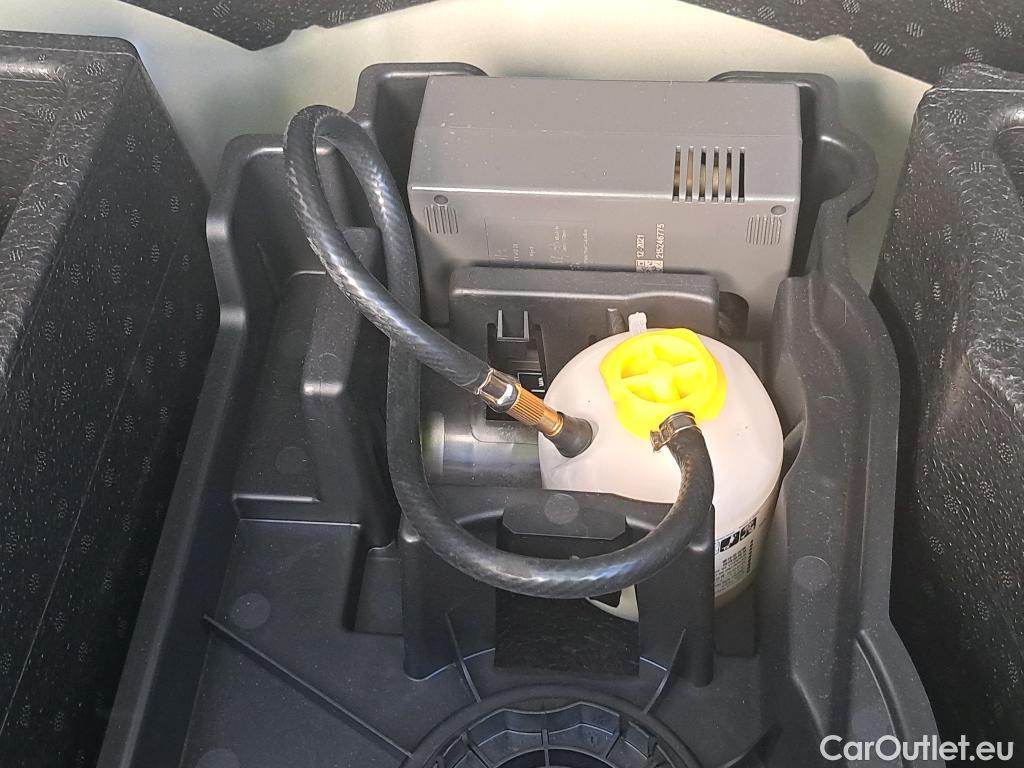  Peugeot  208 PEUGEOT  / 2019 / 5P / berlina con portón PureTech 73kW (100CV) Allure #24