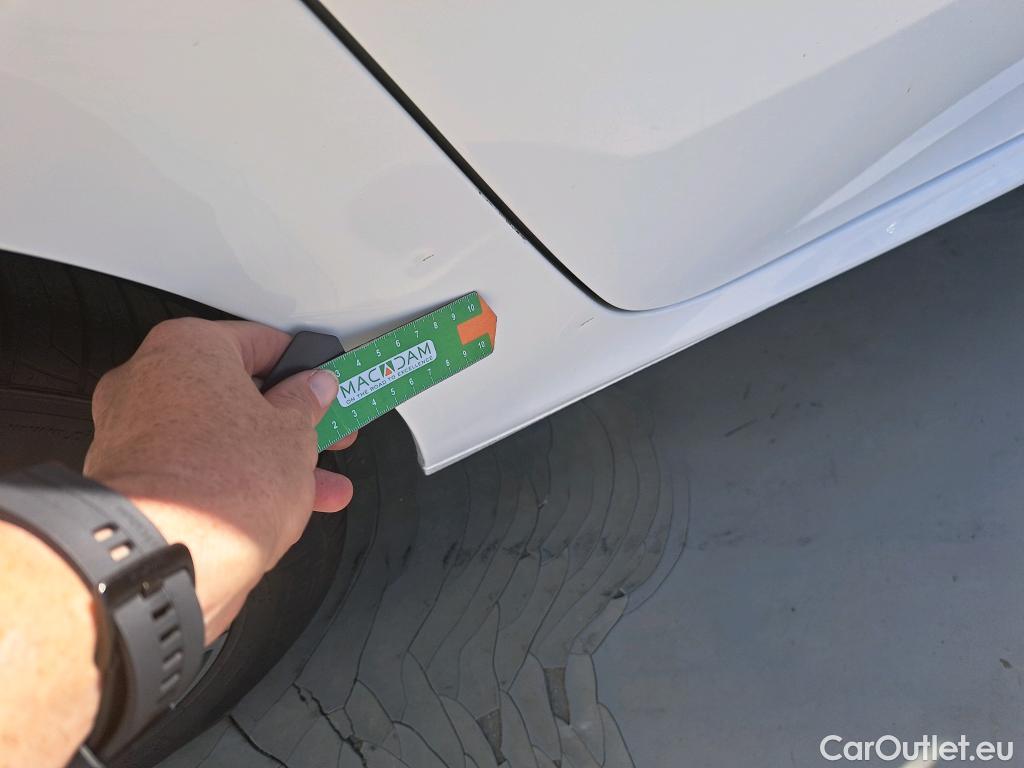  Peugeot  208 PEUGEOT  / 2019 / 5P / berlina con portón PureTech 73kW (100CV) Allure #34