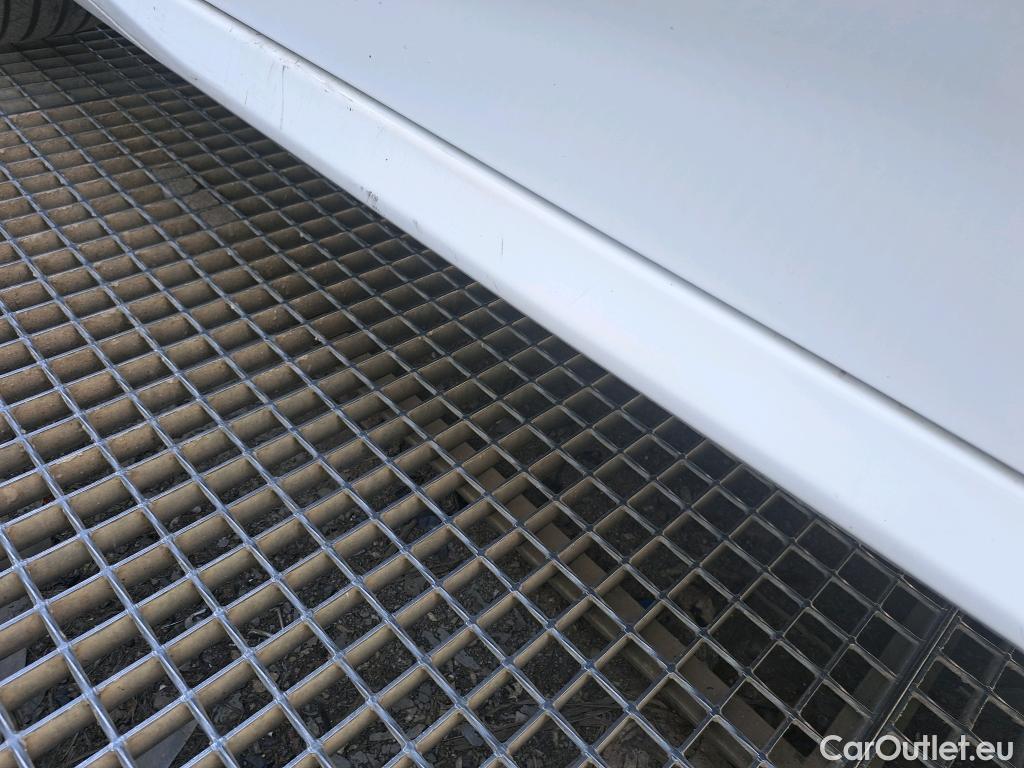  Peugeot  208 PEUGEOT  / 2019 / 5P / berlina con portón PureTech 73kW (100CV) Allure #46