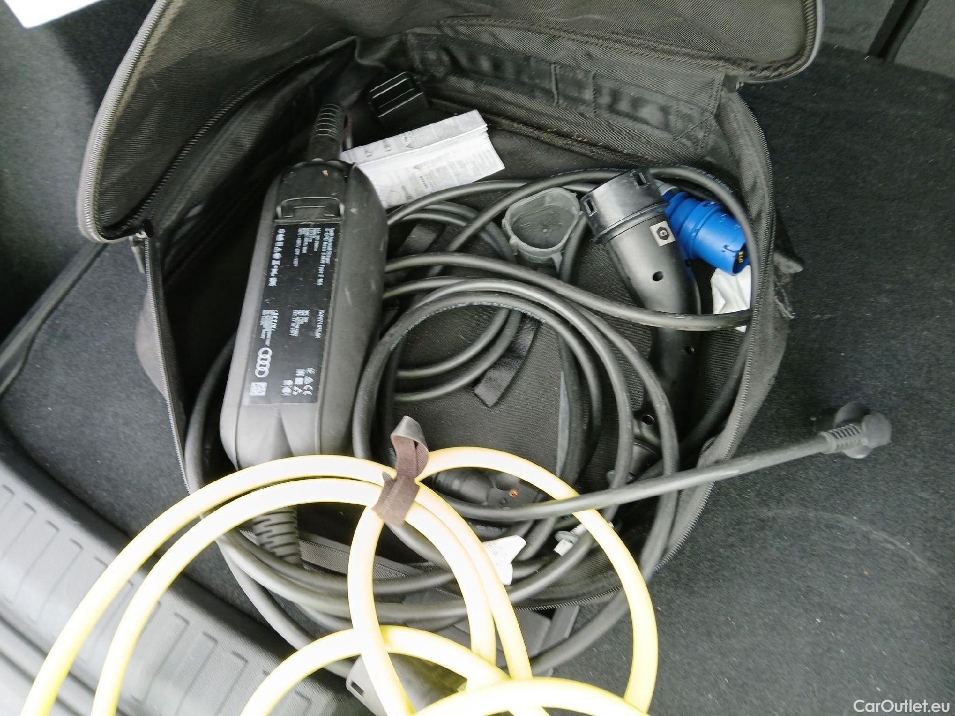 Audi  A3 AUDI  / 2020 / 5P / berlina con portón Sportback S line 40 TFSI e 150kW S tron #13