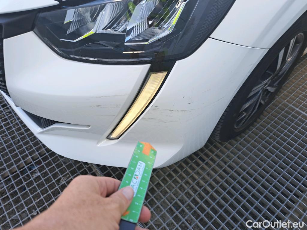  Peugeot  208 PEUGEOT  / 2019 / 5P / berlina con portón PureTech 73kW (100CV) Allure #39