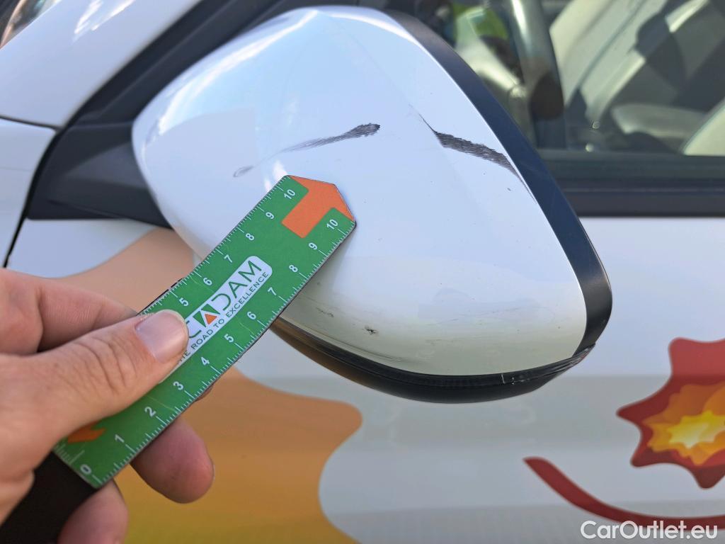  Peugeot  208 PEUGEOT  / 2019 / 5P / berlina con portón PureTech 73kW (100CV) Allure #44