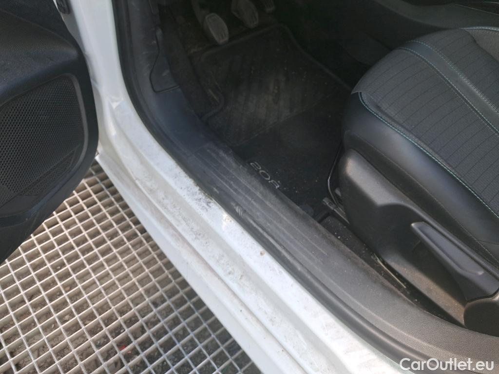  Peugeot  208 PEUGEOT  / 2019 / 5P / berlina con portón PureTech 73kW (100CV) Allure #15