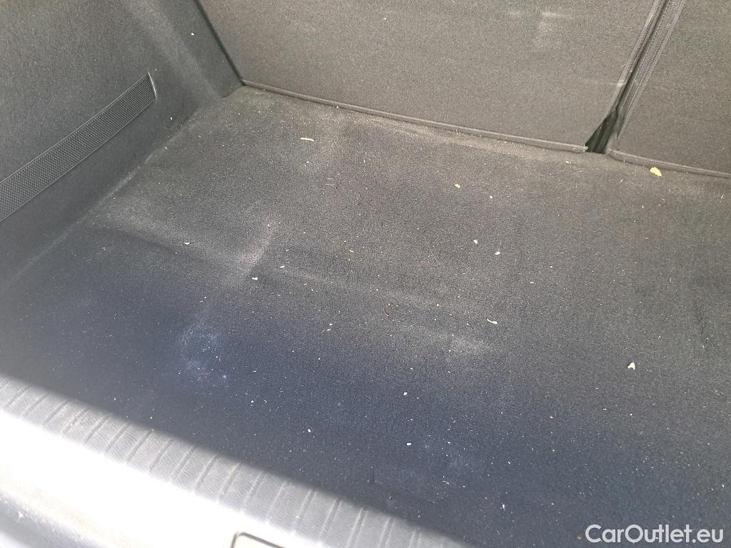  Peugeot  208 PEUGEOT  / 2019 / 5P / berlina con portón PureTech 73kW (100CV) Allure #27