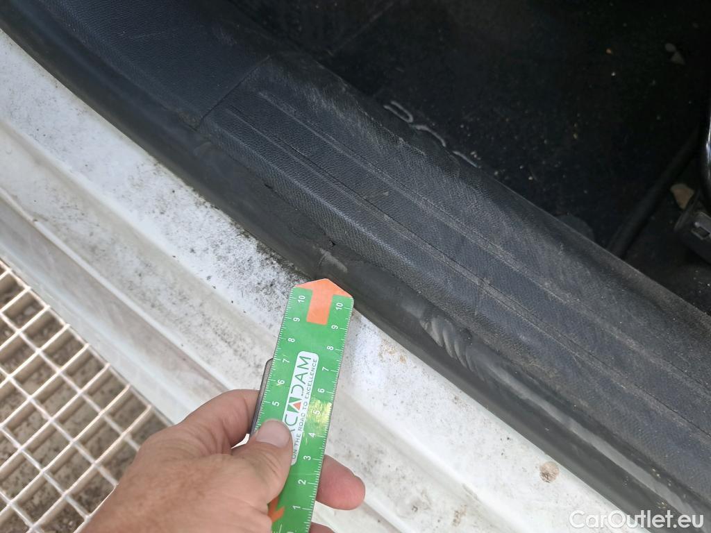  Peugeot  208 PEUGEOT  / 2019 / 5P / berlina con portón PureTech 73kW (100CV) Allure #16