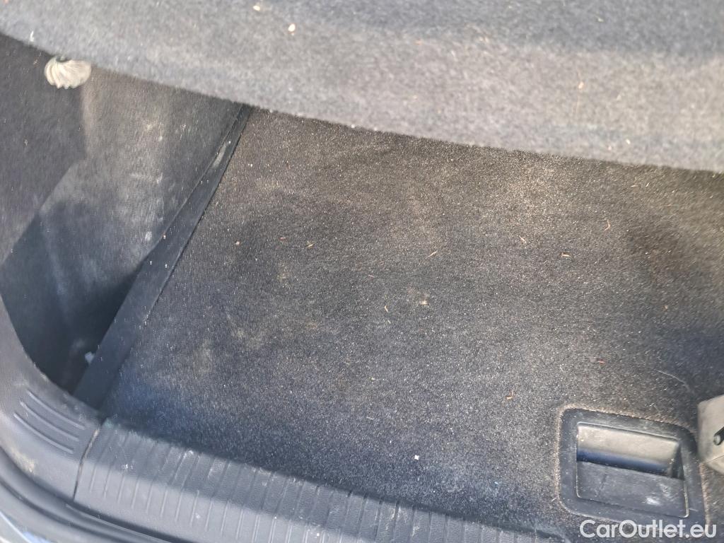 Volkswagen  Golf  VIII Lim. Life 2.0 TDI 115CV MT6 E6dT #40