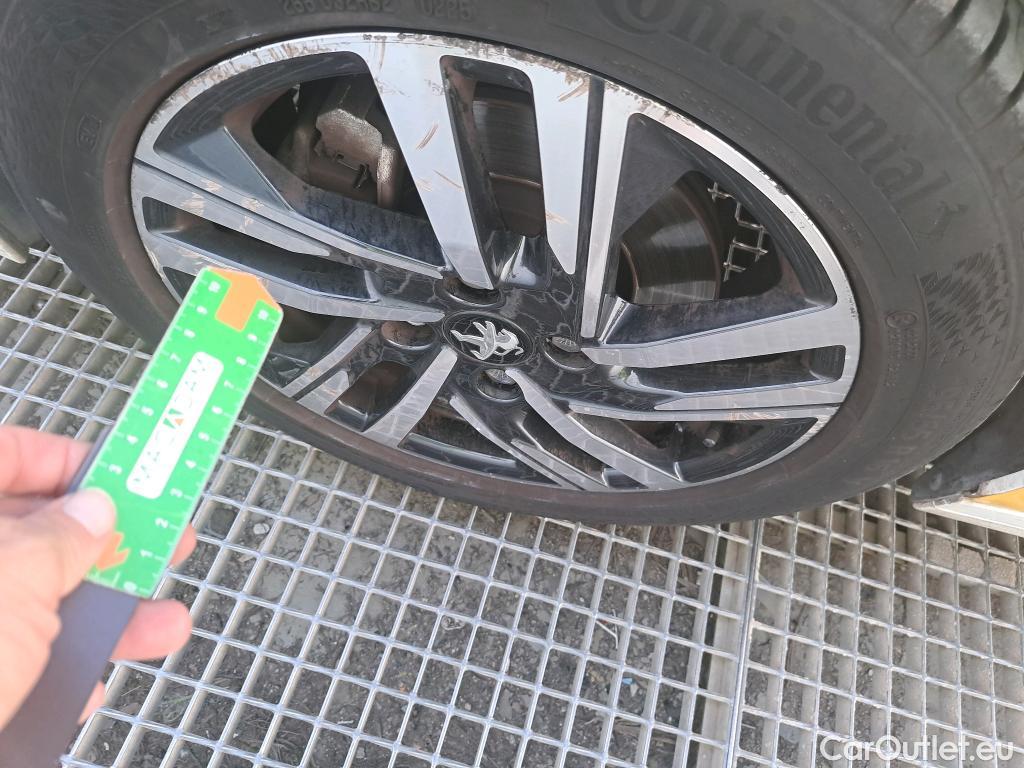  Peugeot  208 PEUGEOT  / 2019 / 5P / berlina con portón PureTech 73kW (100CV) Allure #6