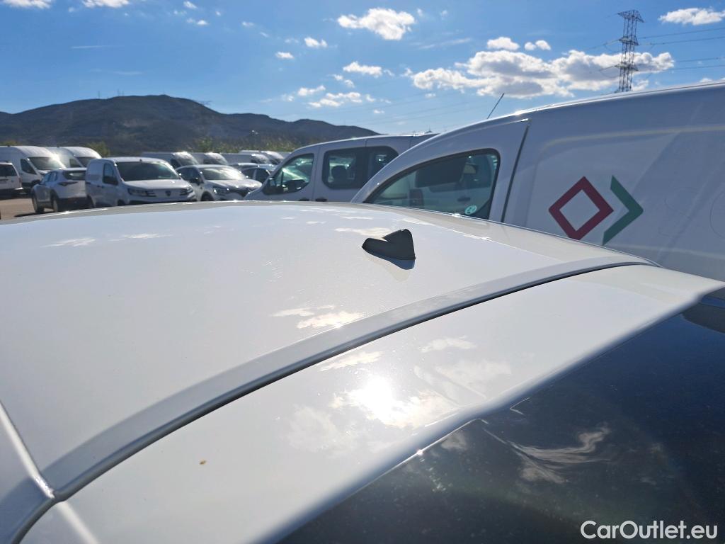  Peugeot  208 PEUGEOT  / 2019 / 5P / berlina con portón PureTech 73kW (100CV) Allure #53