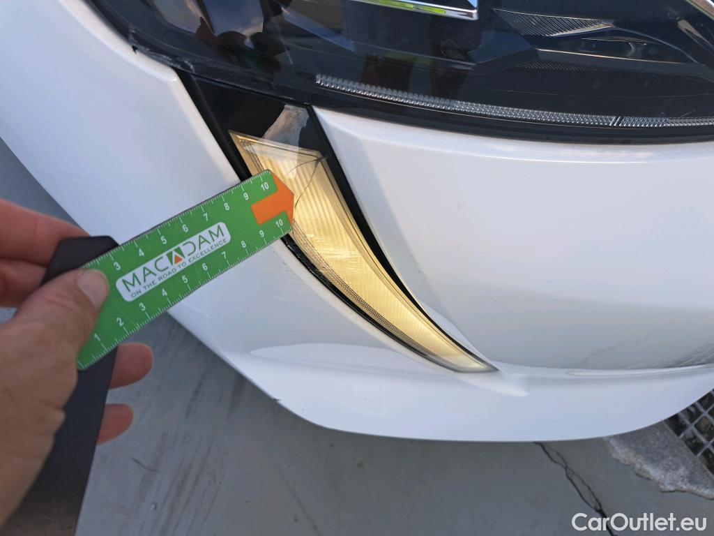  Peugeot  208 PEUGEOT  / 2019 / 5P / berlina con portón PureTech 73kW (100CV) Allure #2