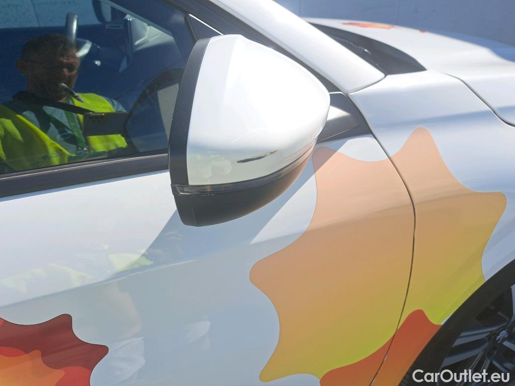  Peugeot  208 PEUGEOT  / 2019 / 5P / berlina con portón PureTech 73kW (100CV) Allure #41