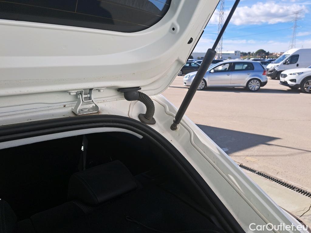  Peugeot  208 PEUGEOT  / 2019 / 5P / berlina con portón PureTech 73kW (100CV) Allure #51