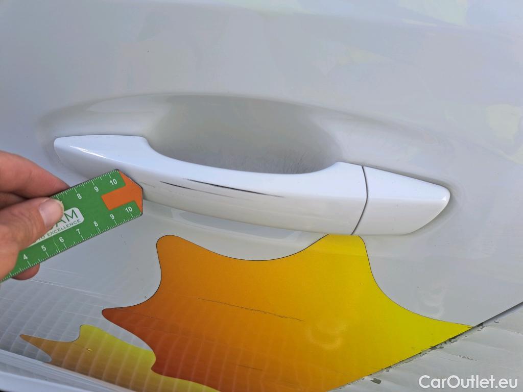  Peugeot  208 PEUGEOT  / 2019 / 5P / berlina con portón PureTech 73kW (100CV) Allure #48