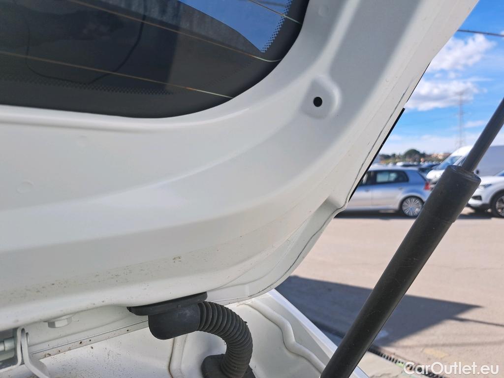  Peugeot  208 PEUGEOT  / 2019 / 5P / berlina con portón PureTech 73kW (100CV) Allure #52