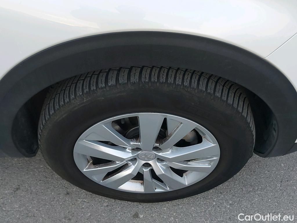  Peugeot  3008 PEUGEOT  / 2020 / 5P / todoterreno 1.5 BlueHDi 96kW (130CV) S&S Active Pack (AC4) #40