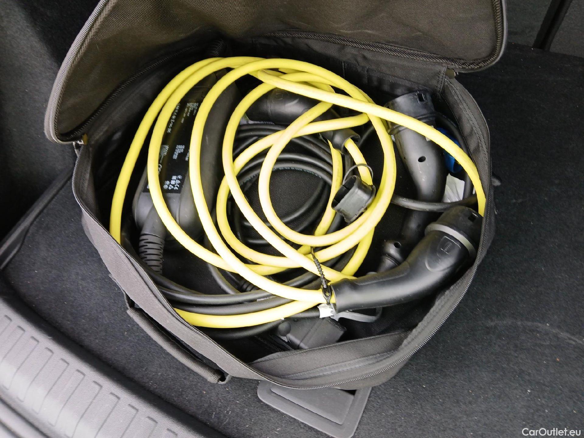 Audi  A3 AUDI  / 2020 / 5P / berlina con portón Sportback S line 40 TFSI e 150kW S tron #12