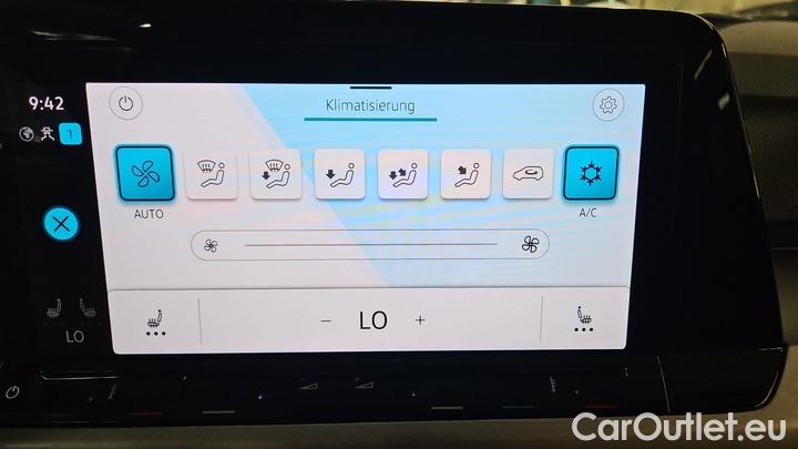 Volkswagen  Golf  2.0 TDI SCR Life Variant #14