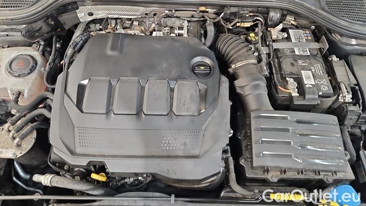 Volkswagen  Golf  2.0 TDI SCR Life Variant #11