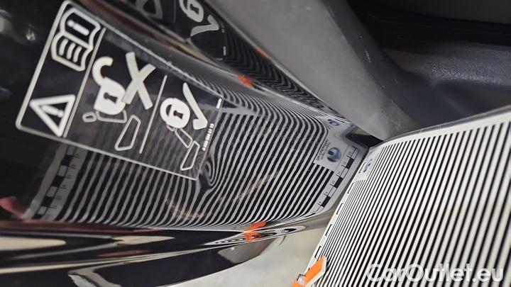 Mercedes  EQB  300 4MATIC #28